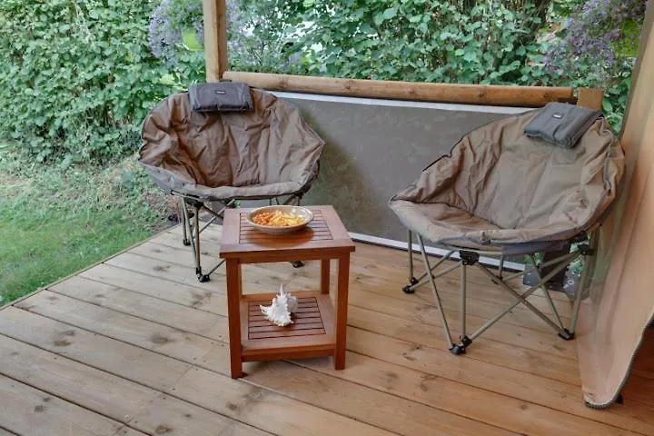 Camping Les Rives Du Ceou Saint-Chamarand キャンプ場