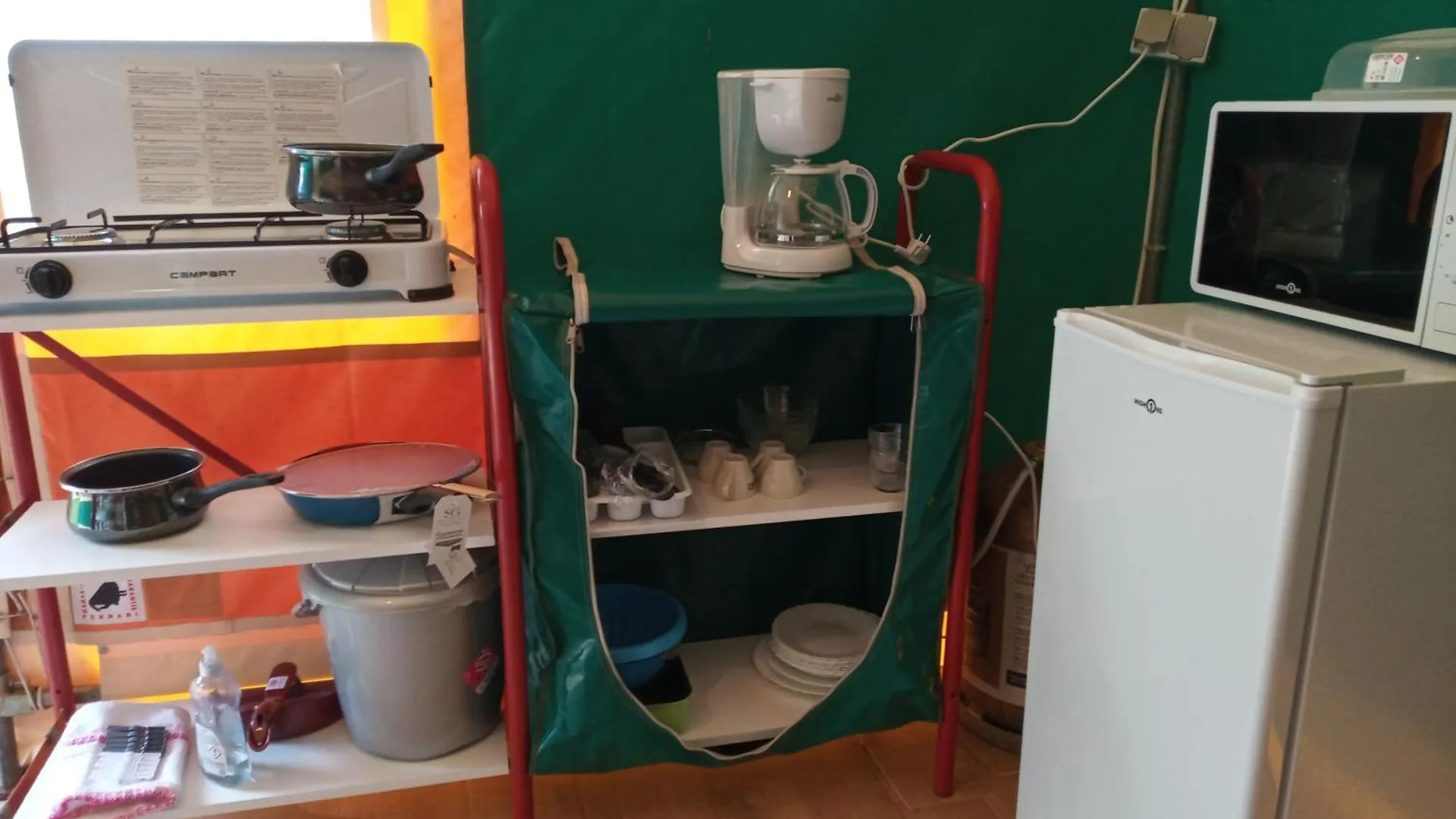 キャンプ場 Camping Les Rives Du Ceou Saint-Chamarand
