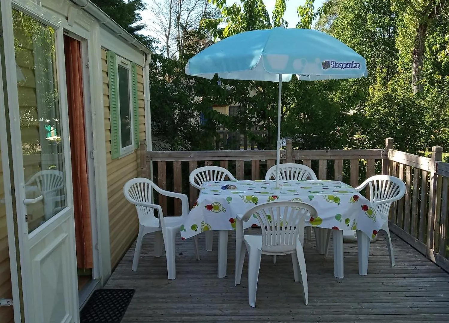 キャンプ場 Camping Les Rives Du Ceou Saint-Chamarand