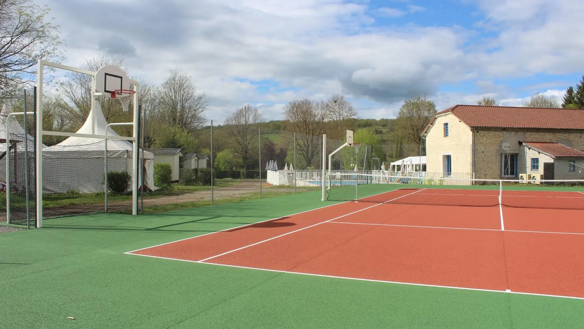 Camping Les Rives Du Ceou Saint-Chamarand 0*,  フランス