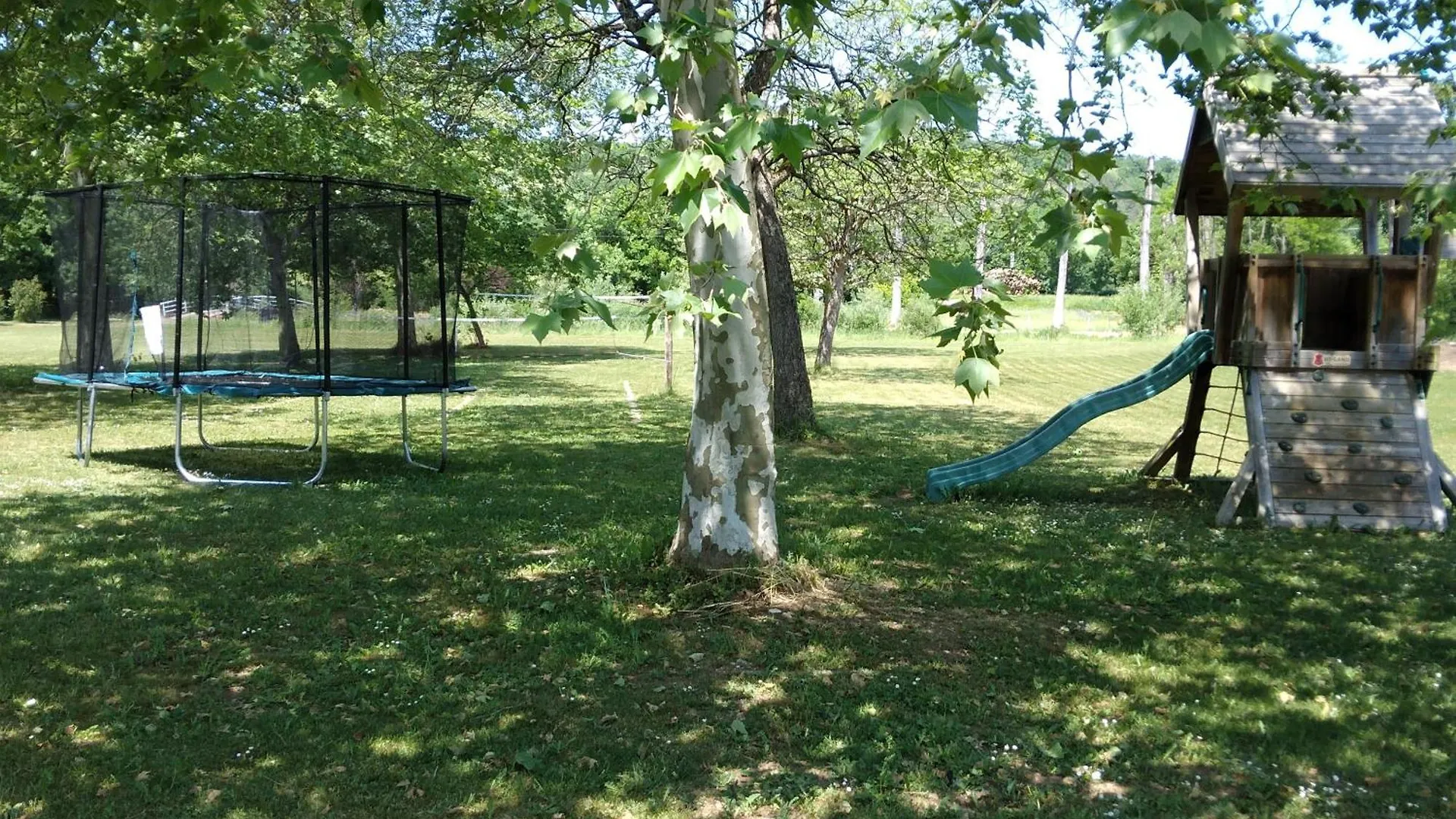 Camping Les Rives Du Ceou Saint-Chamarand France